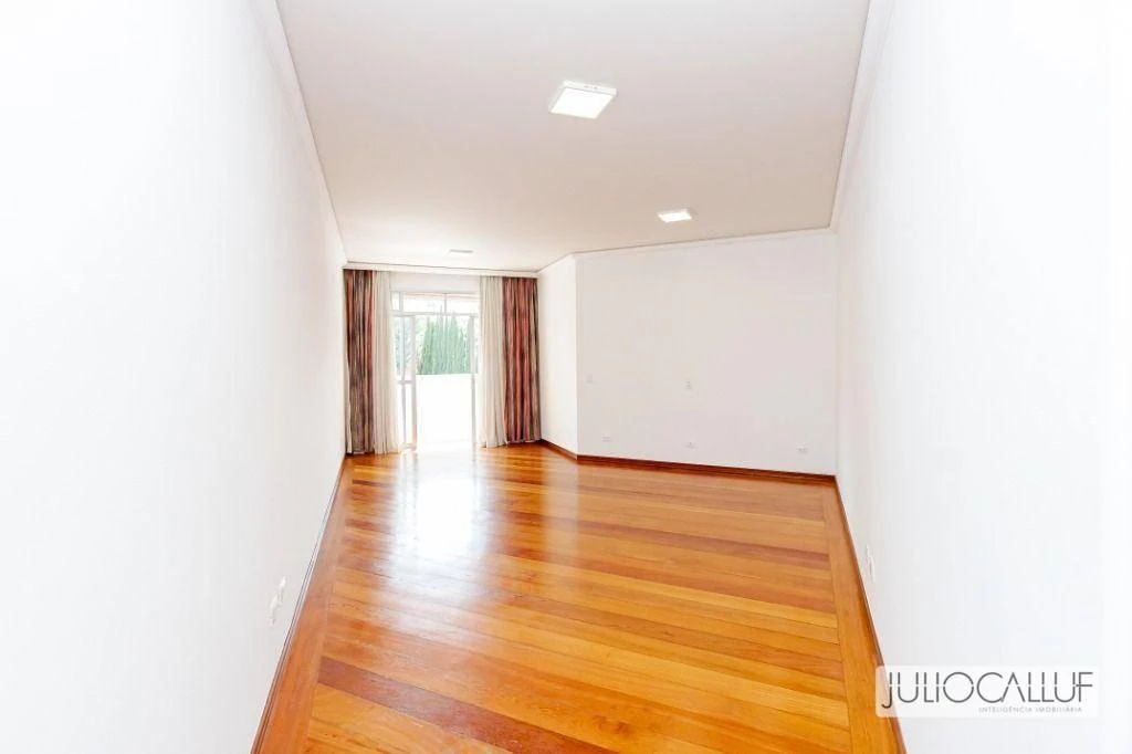 Застеклённый балкон и 3 спальни: квартира 151 м² — photo 29