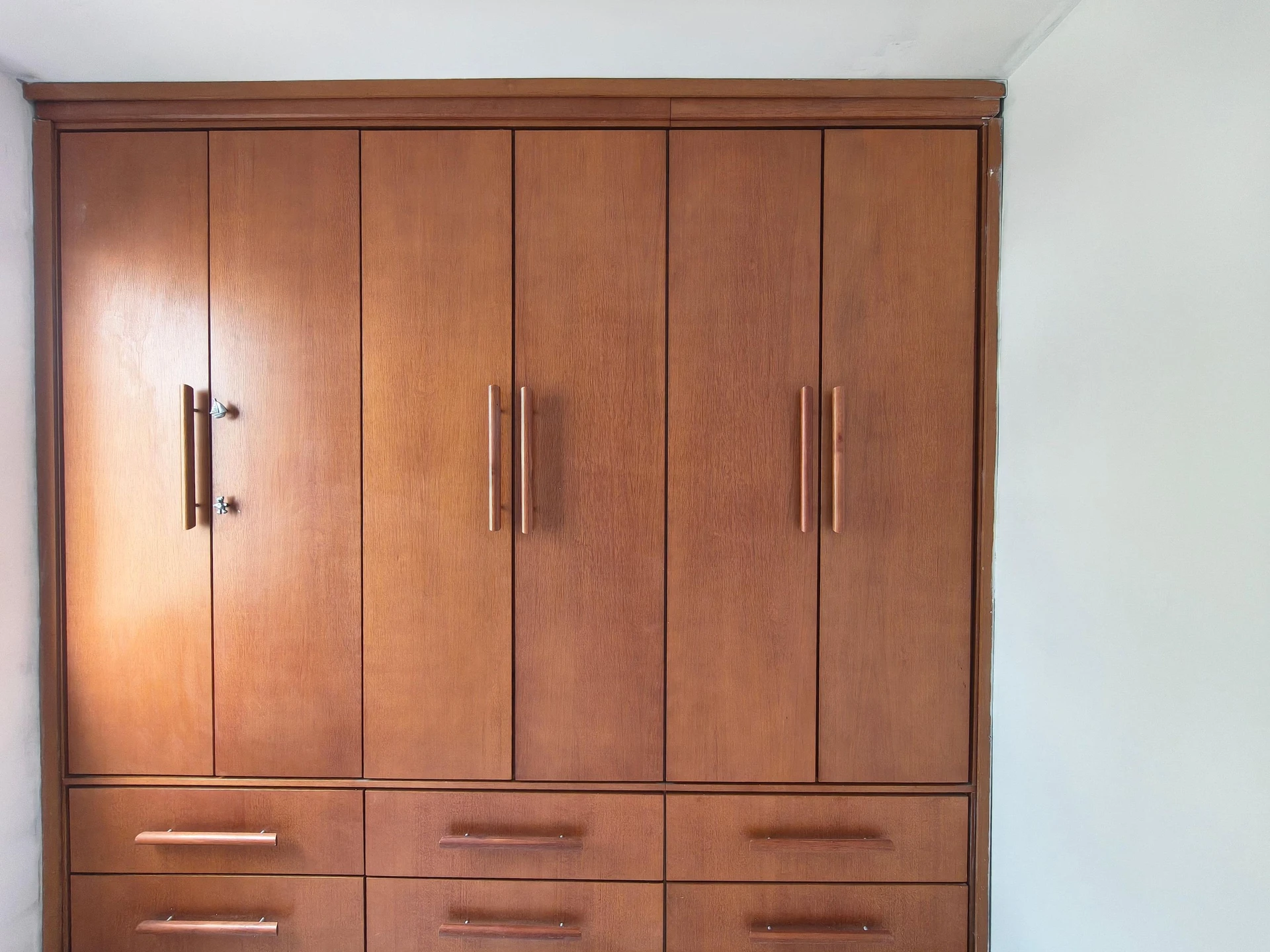 2-bedroom apartment in a building with a gym — photo 16