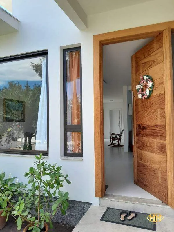 Furnished house 454 m² with 4 en-suite bedrooms and garden