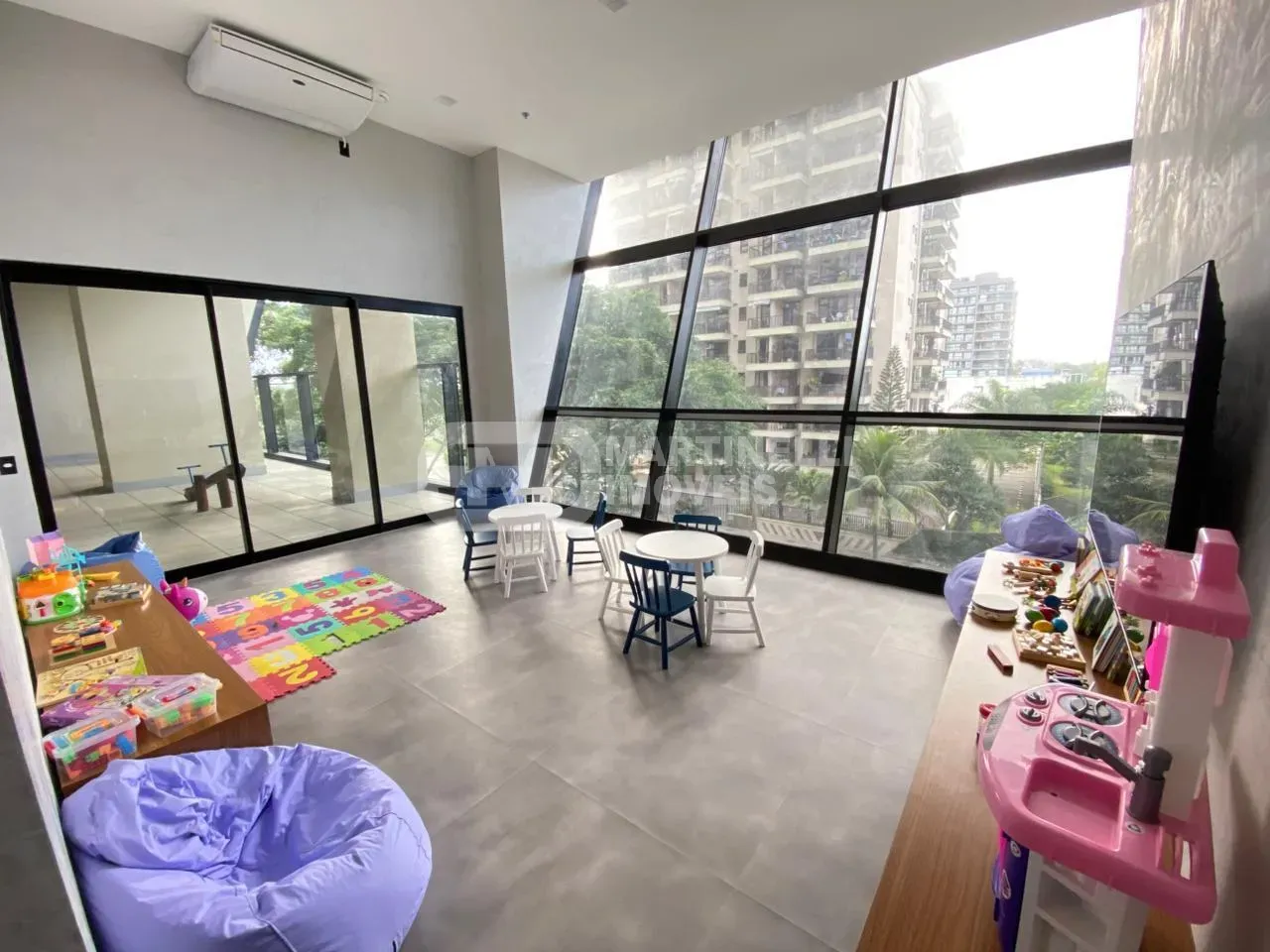 Glass-enclosed balcony in a 3-bedroom apartment, 119 m² — photo 21