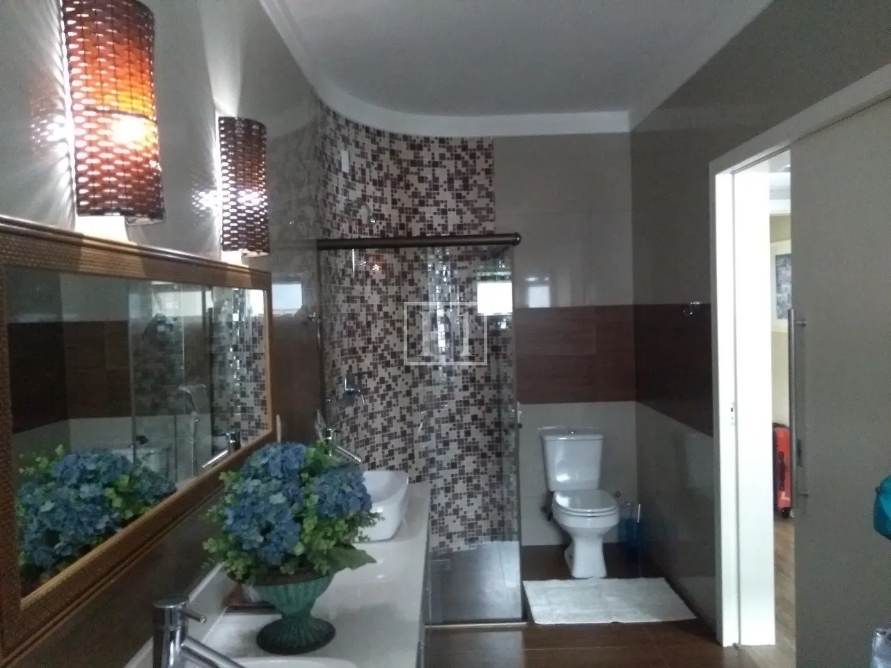 Furnished house, 450 m², with floor-to-ceiling windows — photo 53