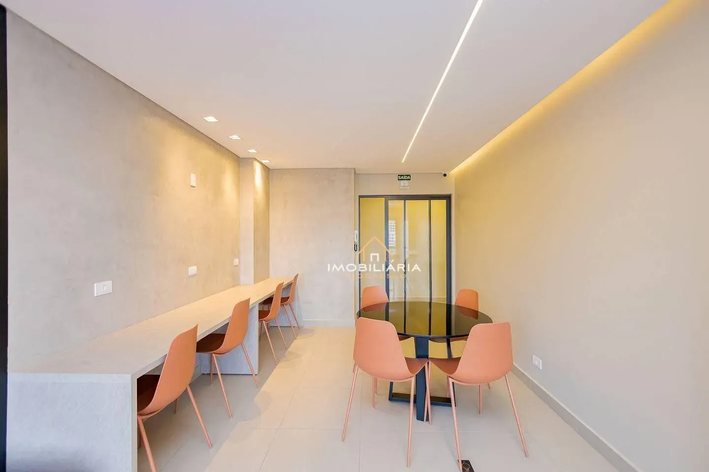 One-bedroom apartment in a building with a coworking space — photo 29