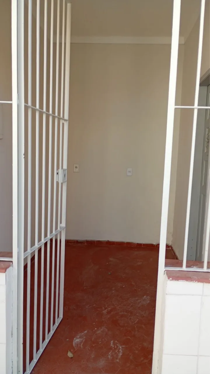 House with 2 bedrooms and 1 bathroom, fitted kitchen — photo 9