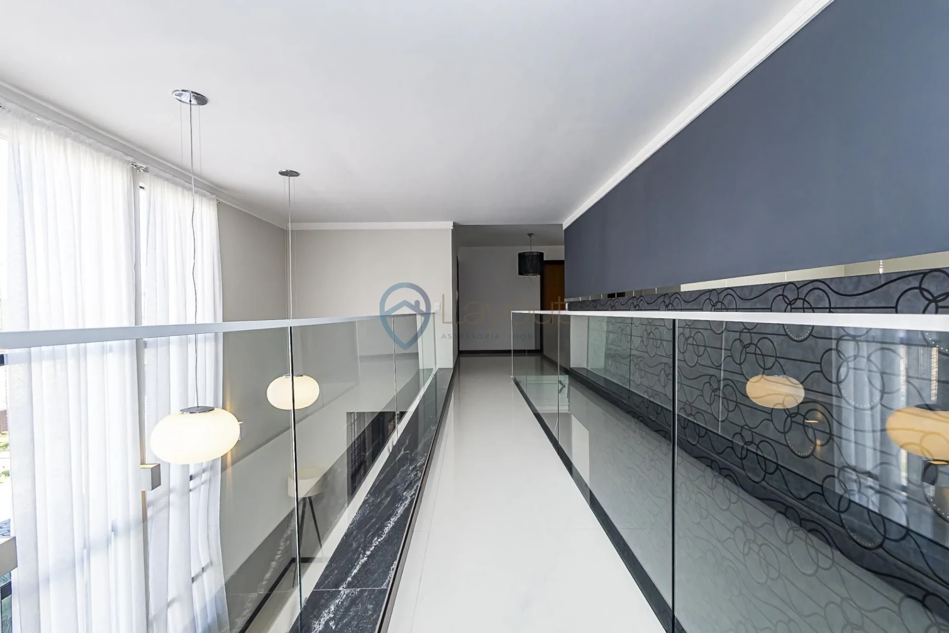 Рабочее место и 4 спальни: дом 381 м² — photo 22