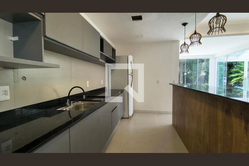 Casa com 3 quartos e 1230 m², pisos em cerâmica — photo 8
