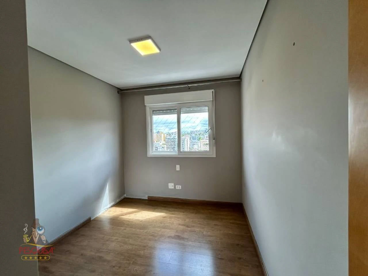 4-bedroom apartment with a bathtub — photo 25