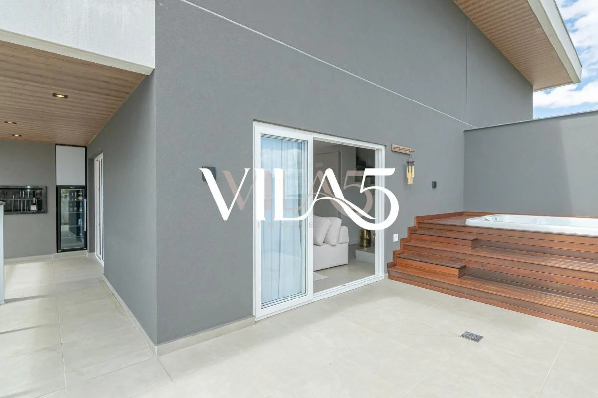 Furnished apartment, 195 m², with a glass-enclosed balcony — photo 4