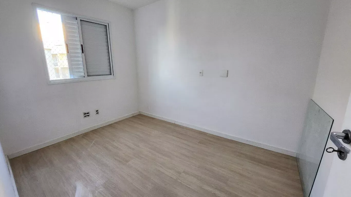 Wood or laminate floors in a 2-bedroom apartment, 53 m² — photo 3