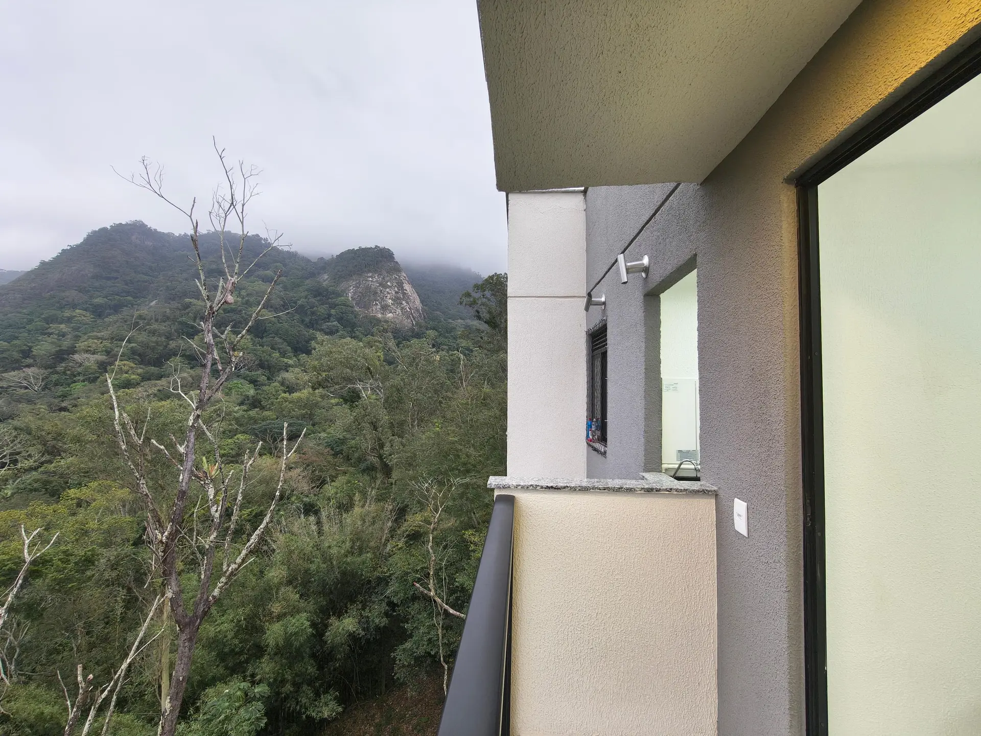 Apartamento mobiliado com 2 quartos, 1 banheiro e varanda — photo 32