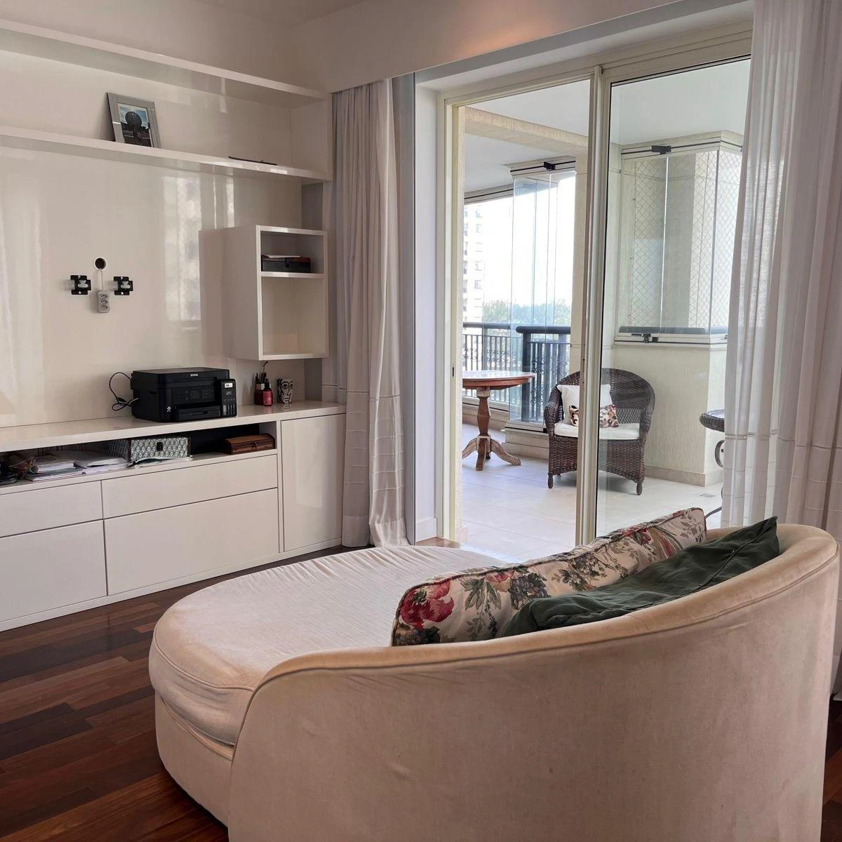 Furnished apartment with 4 bedrooms and 3 bathrooms — photo 22
