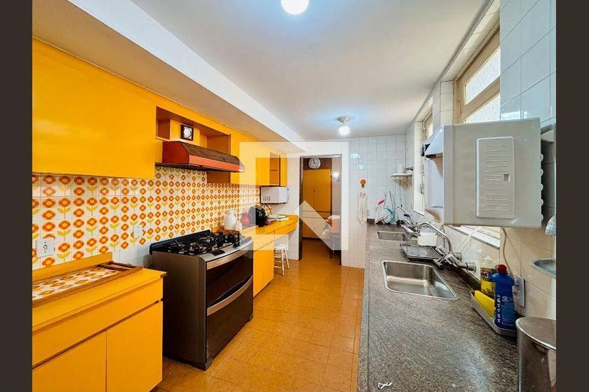 Furnished apartment, 348 m², with a glass-enclosed balcony — photo 32
