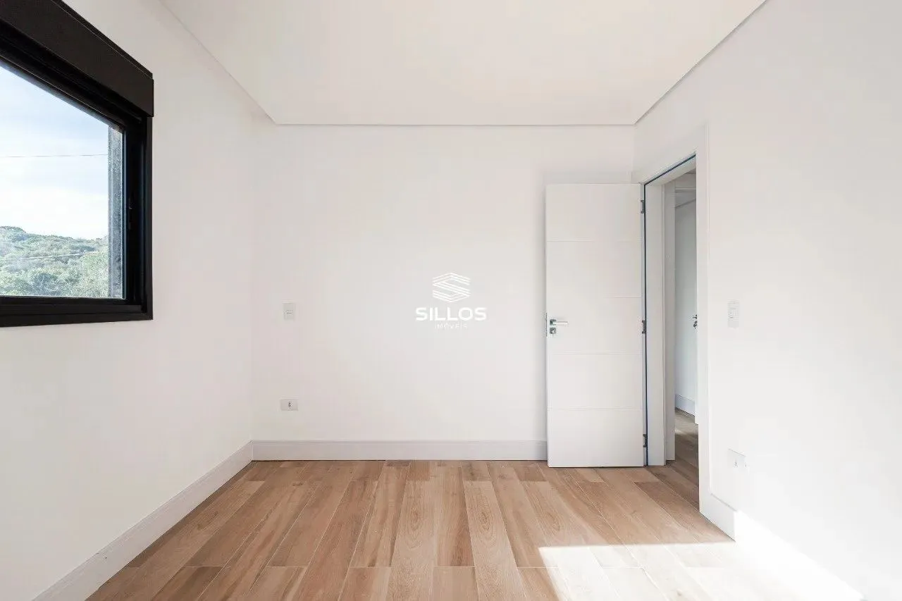 House with 3 en-suite bedrooms and 4 bathrooms — photo 9