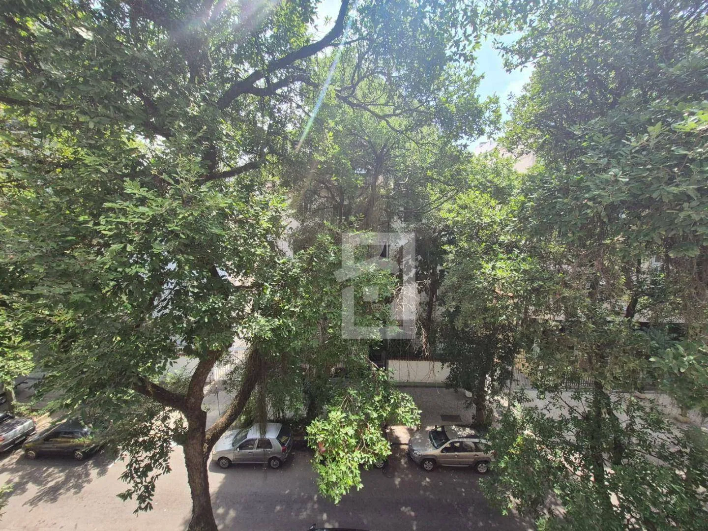 Unfurnished 3-bedroom apartment with a balcony — photo 7