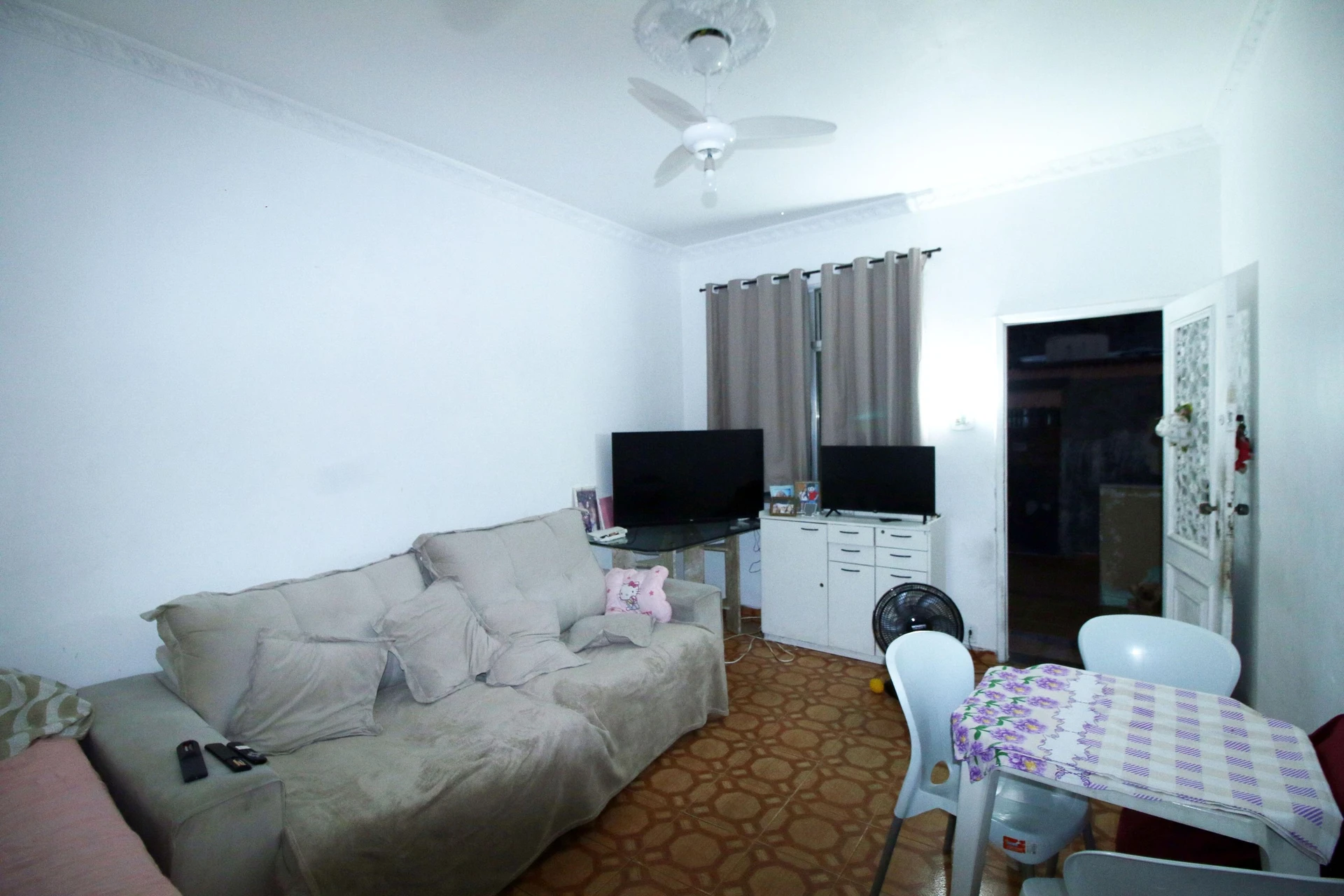Jacuzzi in a 3-bedroom house, 200 m² — photo 12