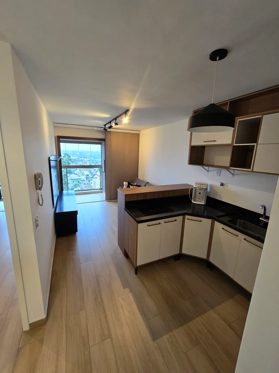 Glass-enclosed balcony in a one-bedroom apartment, 42 m² — photo 4