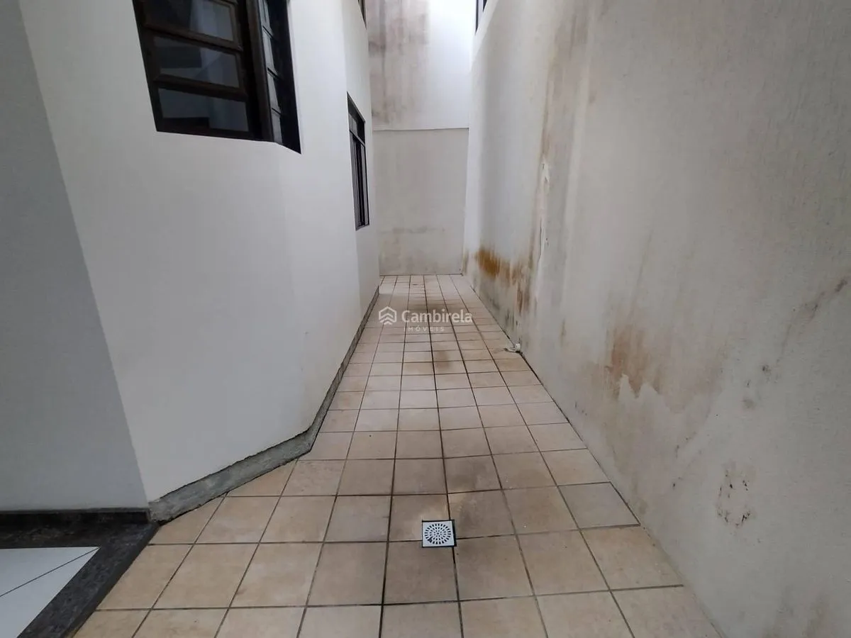 House with 4 bedrooms and 311 m² with 2 en-suites — photo 38