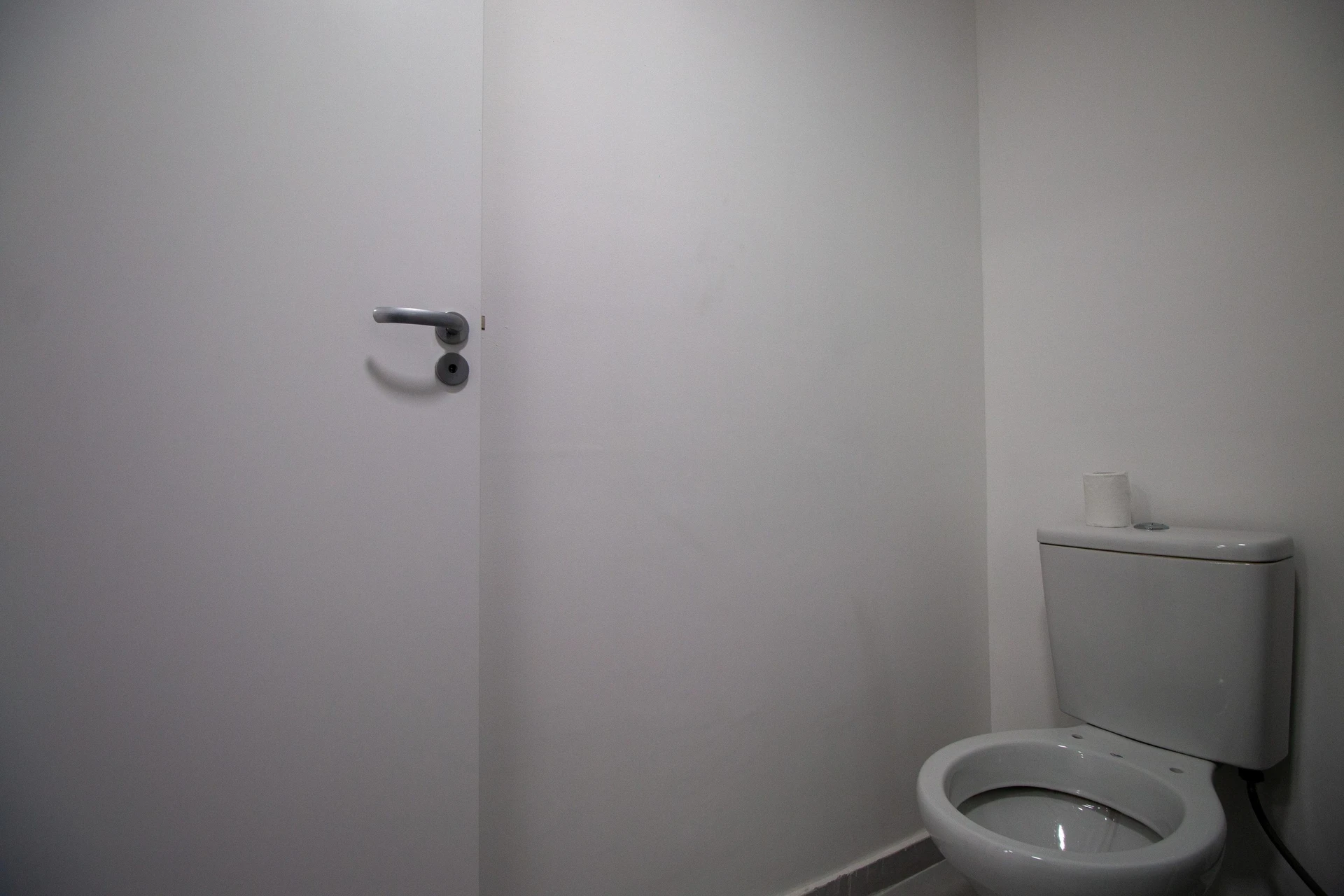 2-bedroom apartment in a building with a gym — photo 30