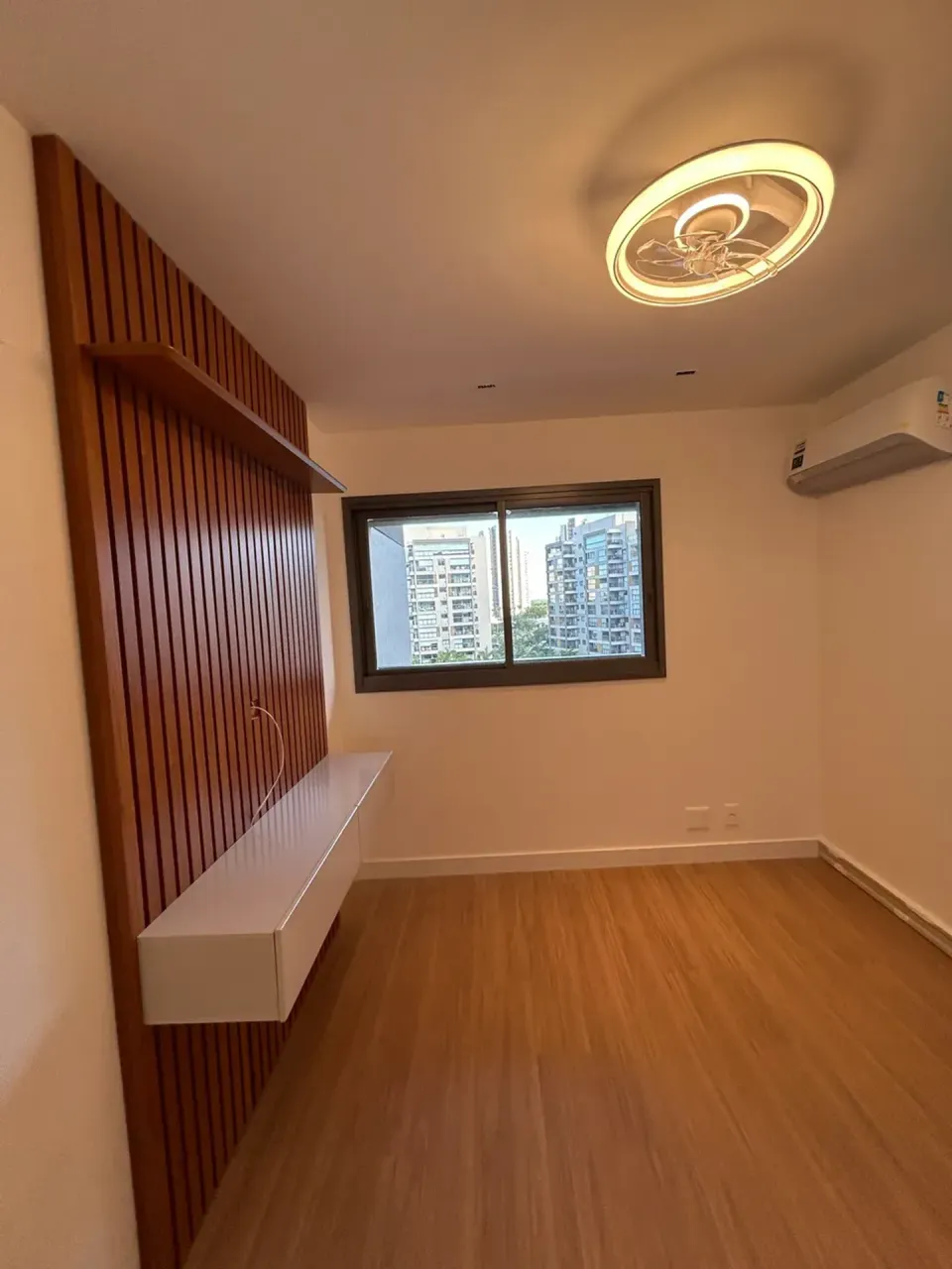3-bedroom apartment with balcony and open-plan kitchen — photo 9