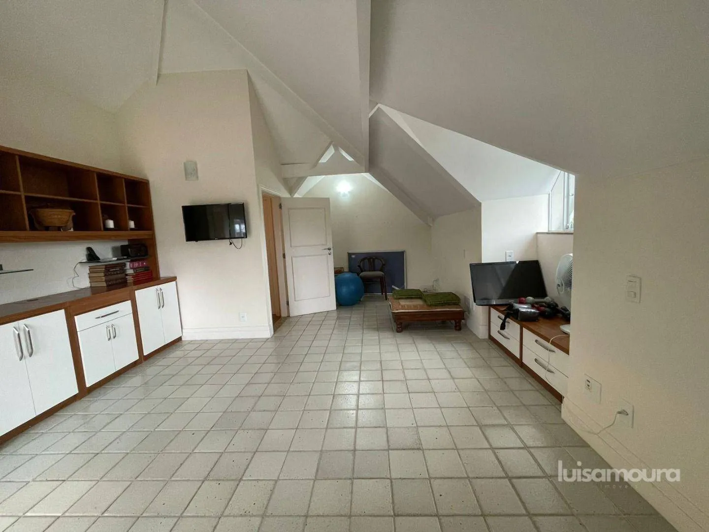 Furnished 4-bedroom house with 5 bathrooms — photo 21
