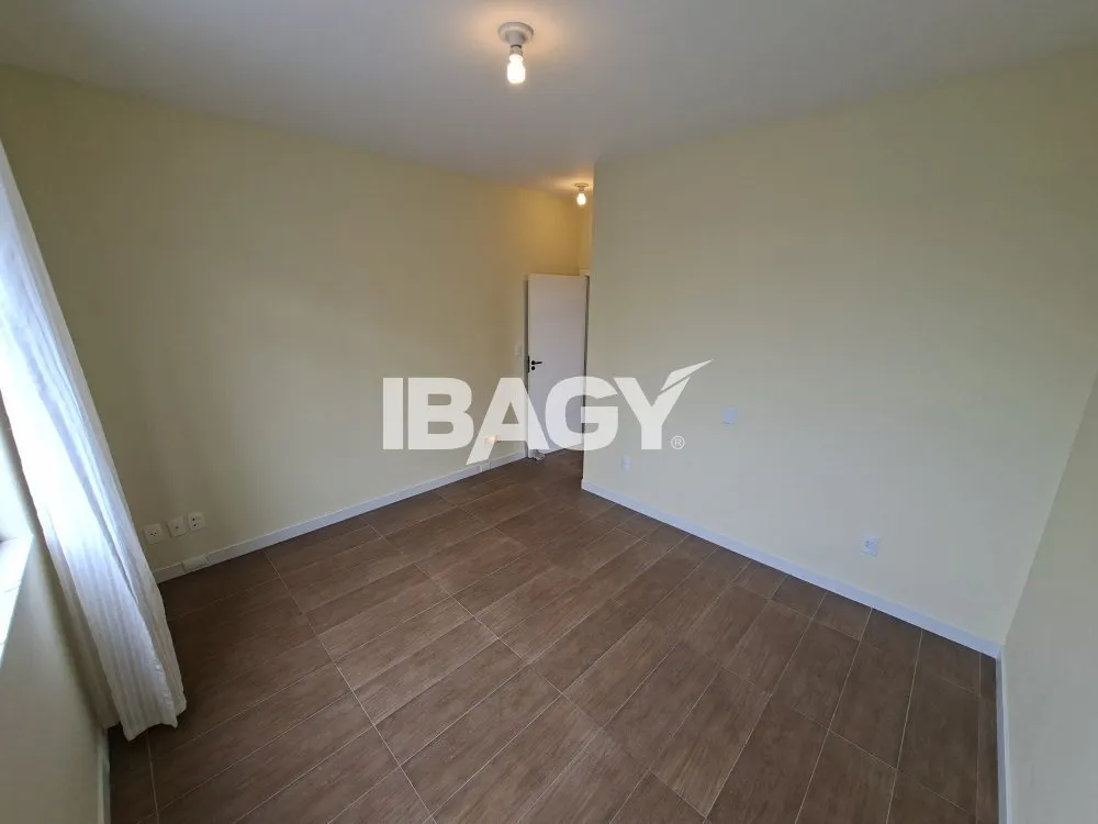Apartamento de 4 dormitorios con chimenea y 1 suite — photo 16