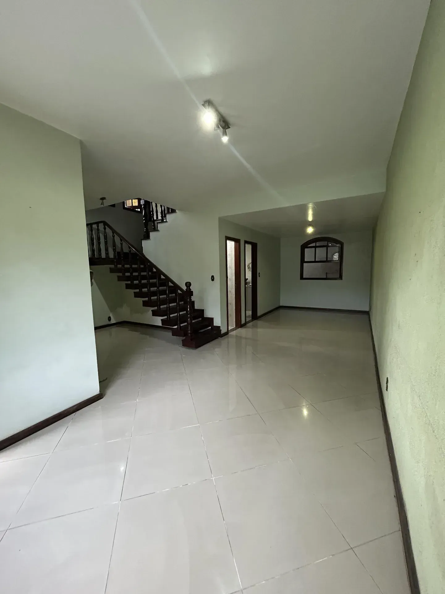 Casa com 4 quartos e 4 banheiros com box de vidro — photo 27