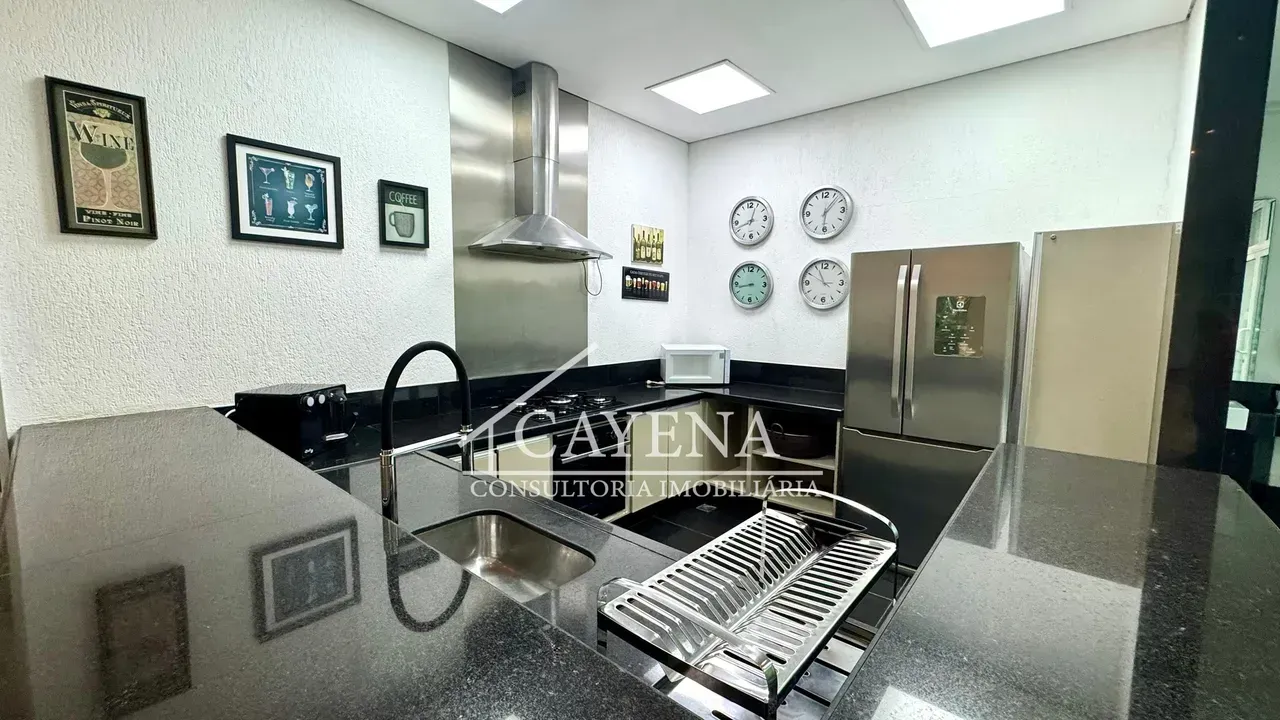 Furnished 4-bedroom apartment with glazed balcony — photo 40