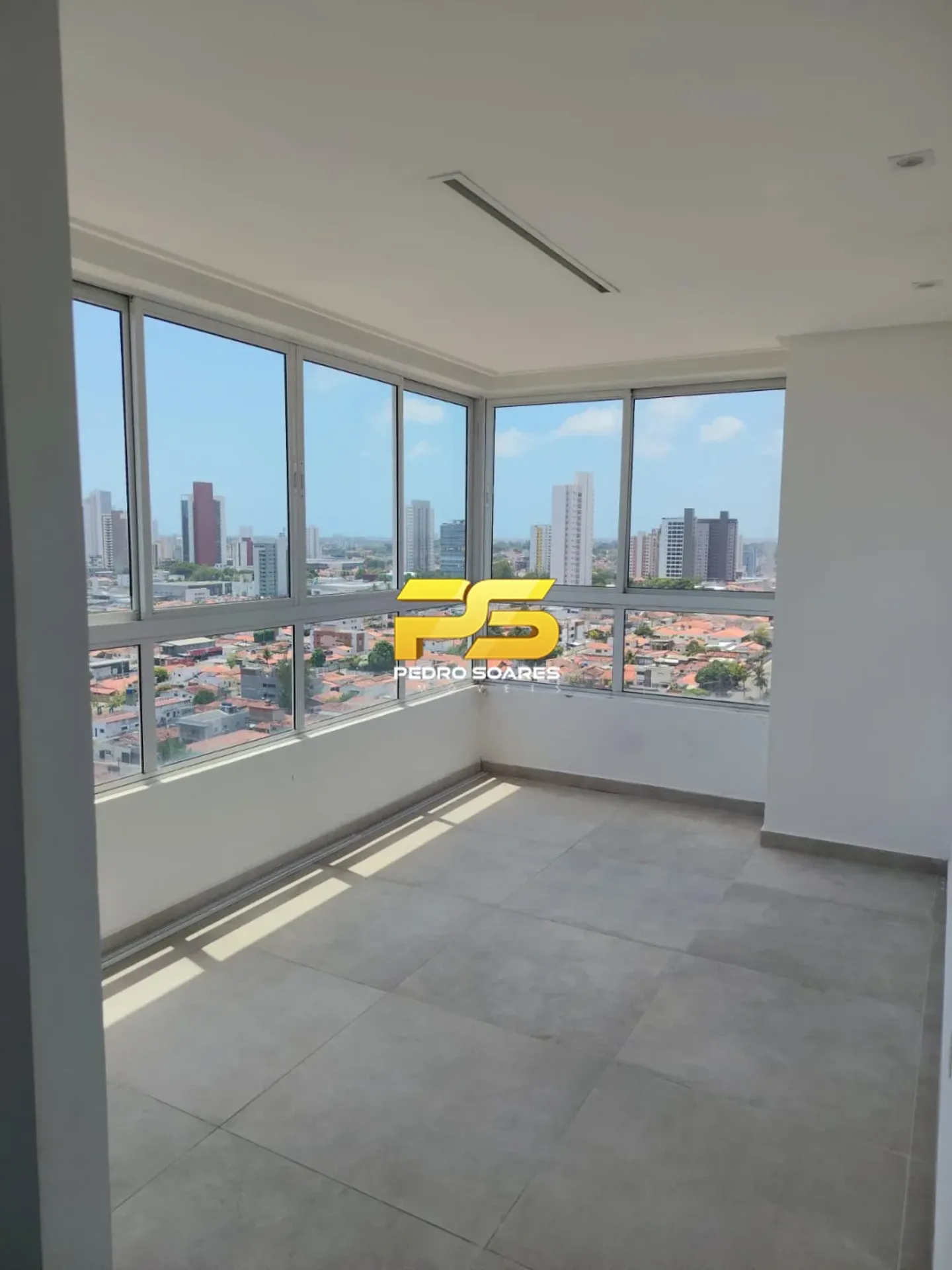 Квартира 186 м² с джакузи и застеклённым балконом — photo 15