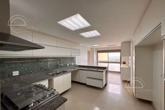 4-bedroom apartment with a separate kitchen, 260 m² — photo 55