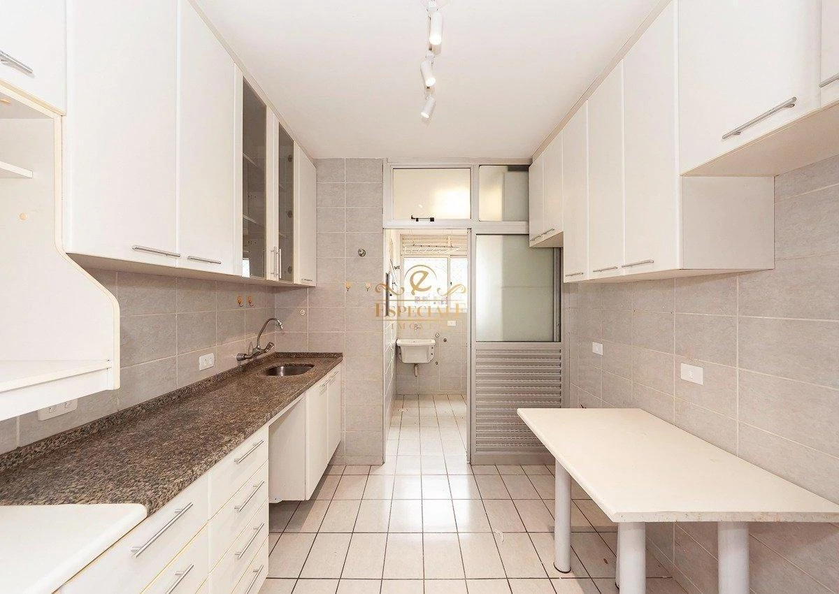 3-bedroom apartment with wood or laminate floors in Curitiba — photo 2