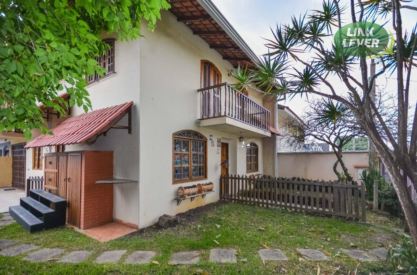 164 m² house with a fireplace and a grill on the balcony — photo 69