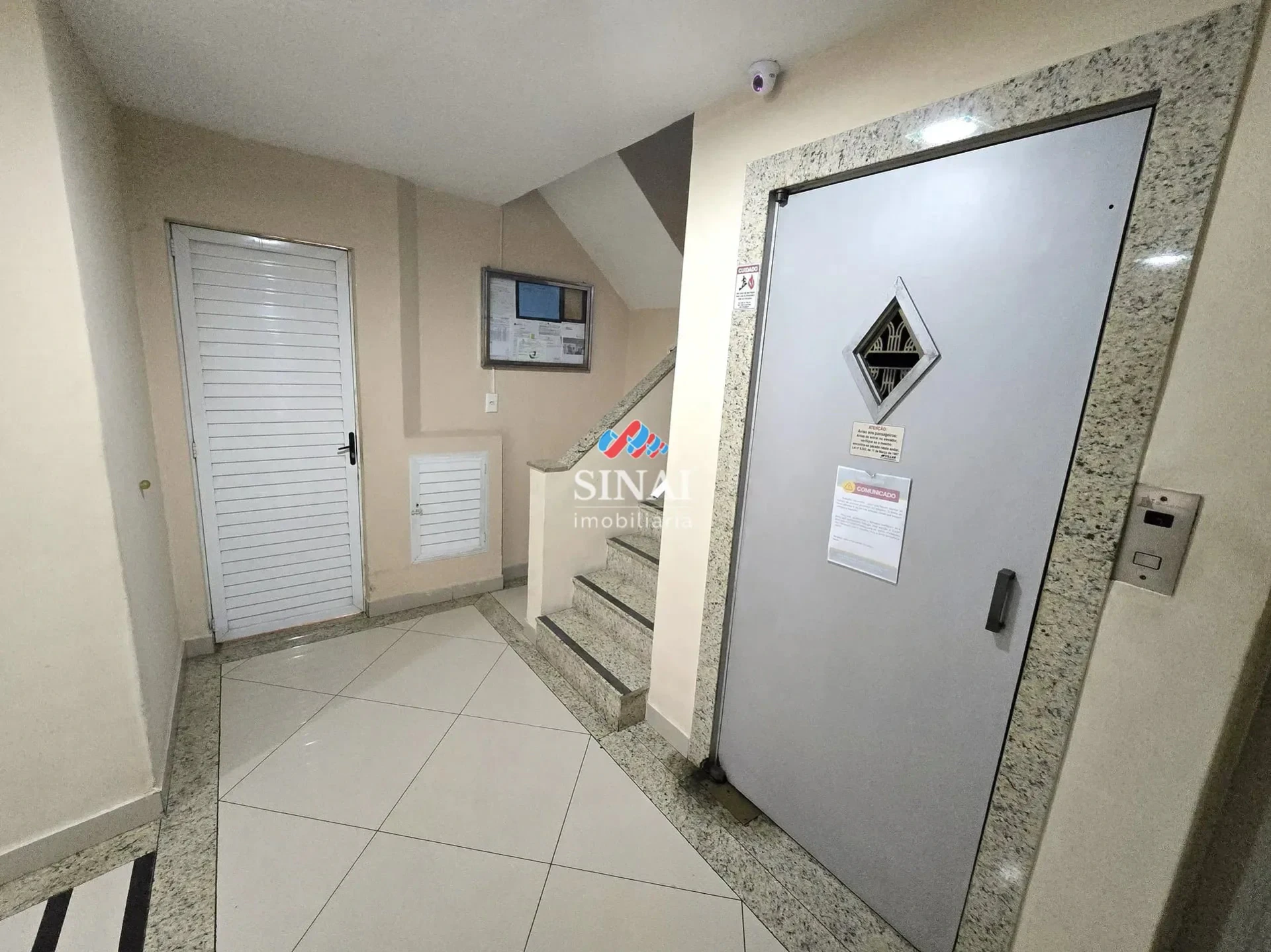 2-bedroom apartment with wood or laminate floors — photo 28