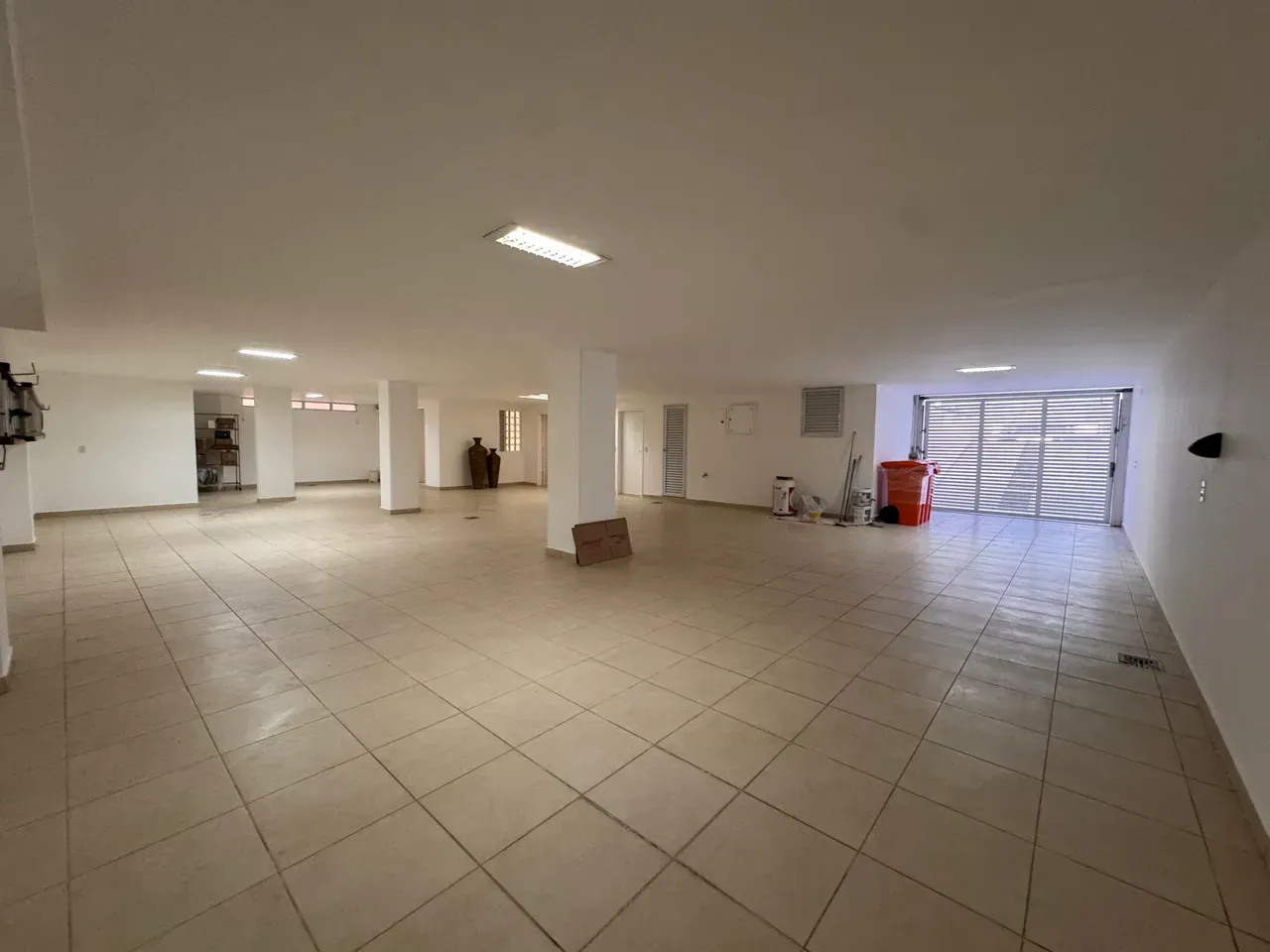 Furnished 800 m² house on the 4th floor with 8 parking spots — photo 64