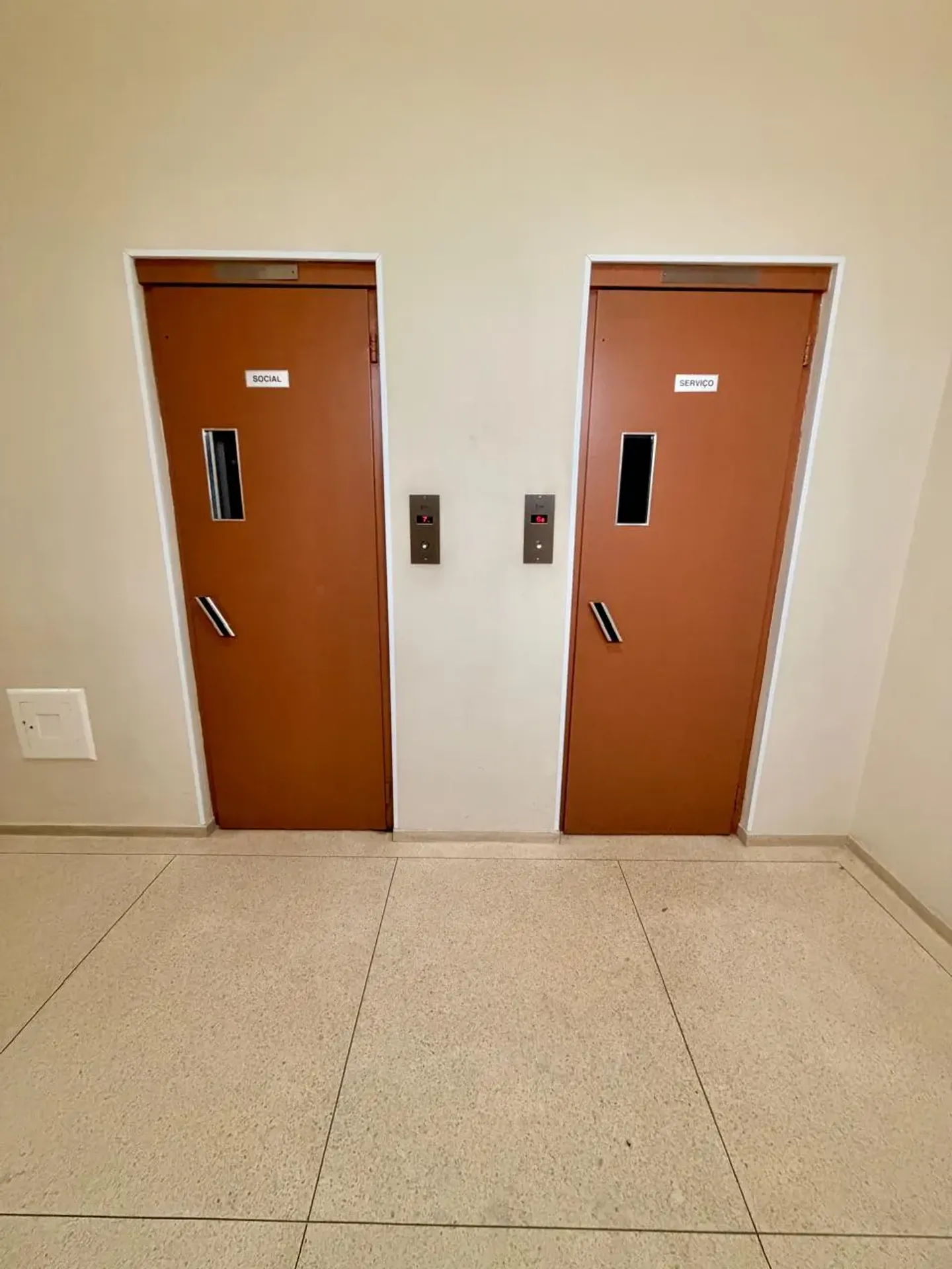Apartamento no 7º andar com piso de madeira ou laminado — photo 17
