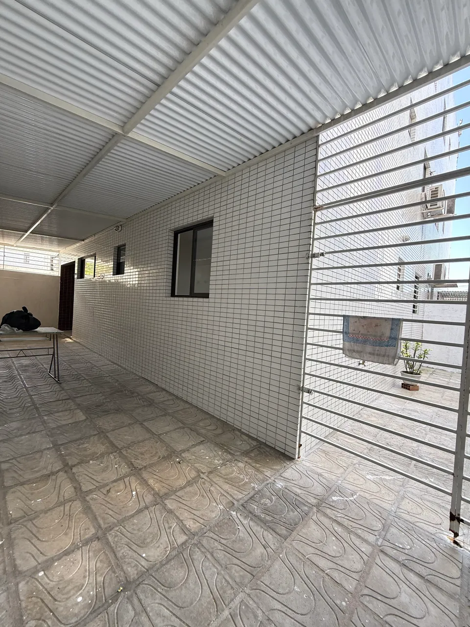 Unfurnished apartment with 2 bedrooms and a balcony — photo 9