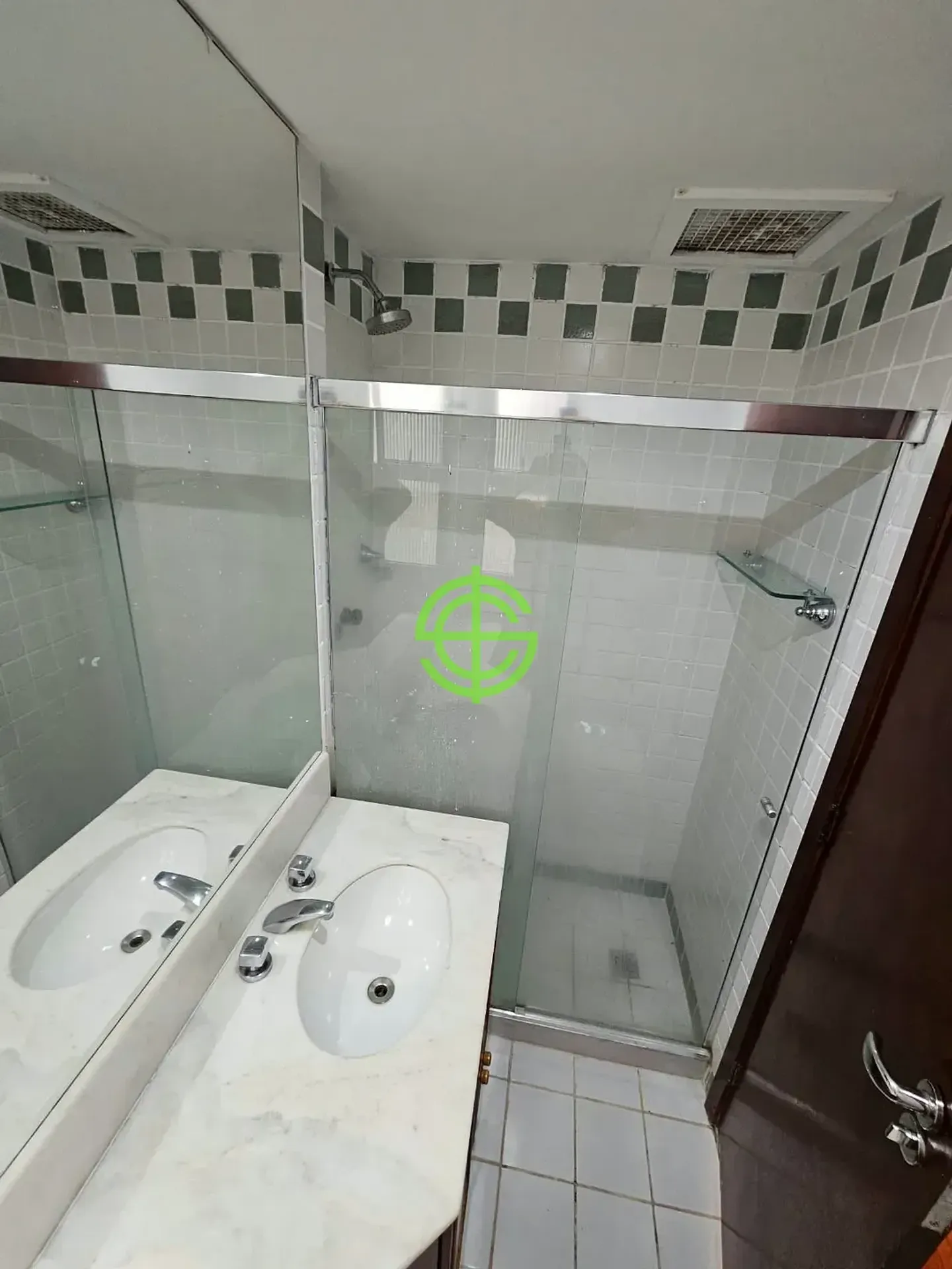 Apartamento com 3 quartos, 4 banheiros e cozinha fechada — photo 30