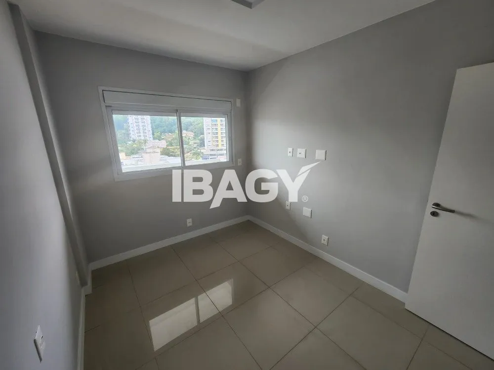 2-bedroom apartment in a building with a gym — photo 8