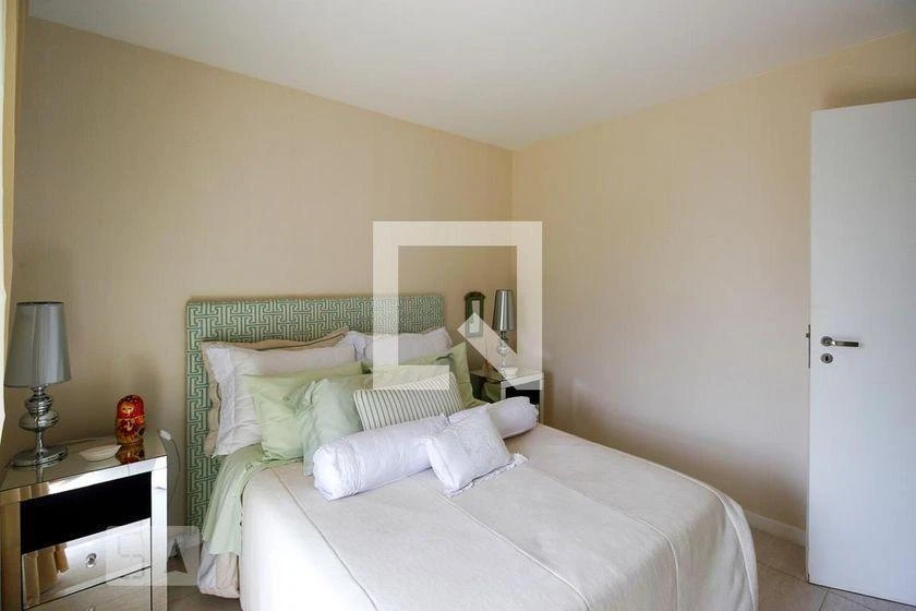 House for rent with 4 en-suite bedrooms and 450 m² — photo 47