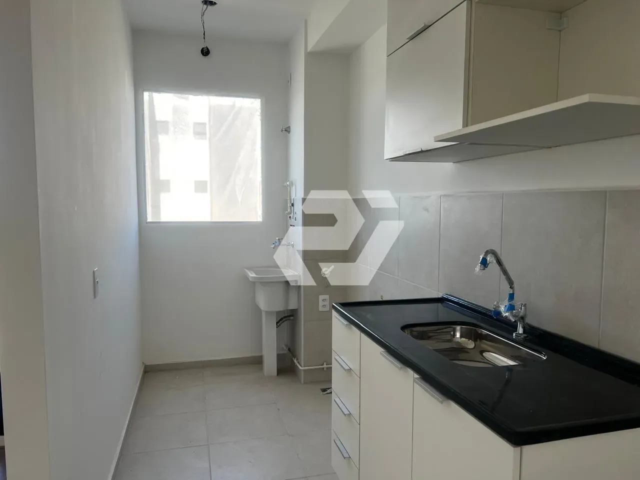 Unfurnished apartment with 2 bedrooms and a balcony — photo 13