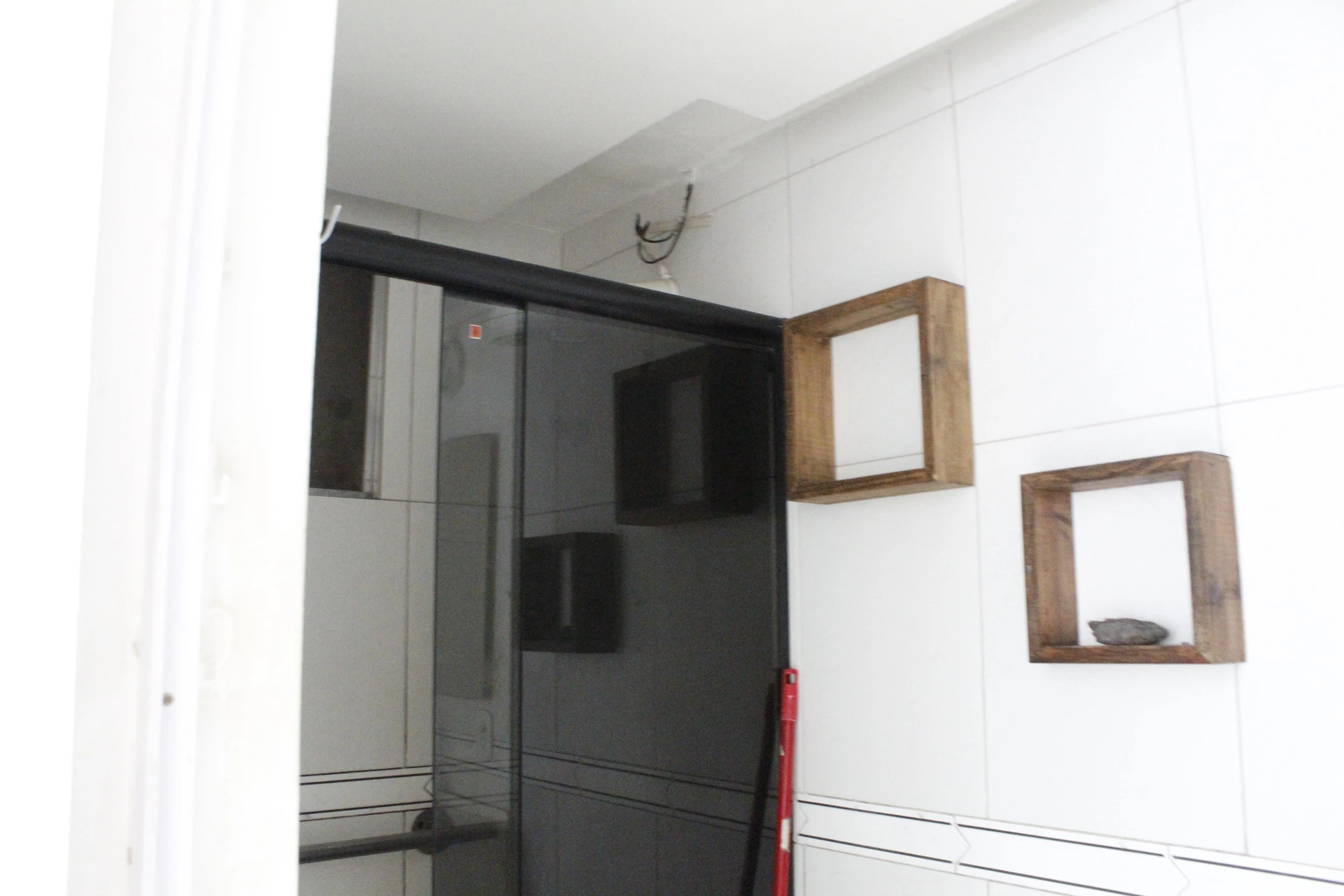 Unfurnished 2-bedroom apartment with a balcony — photo 38