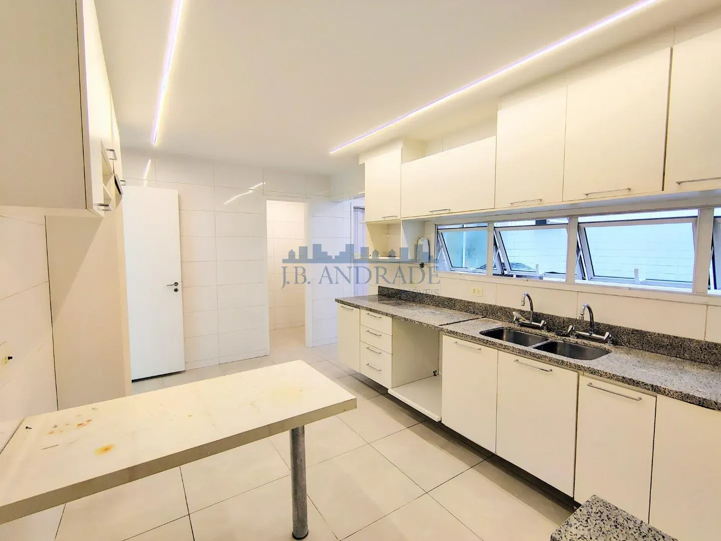 Apartamento com 4 quartos e varanda envidraçada — photo 22