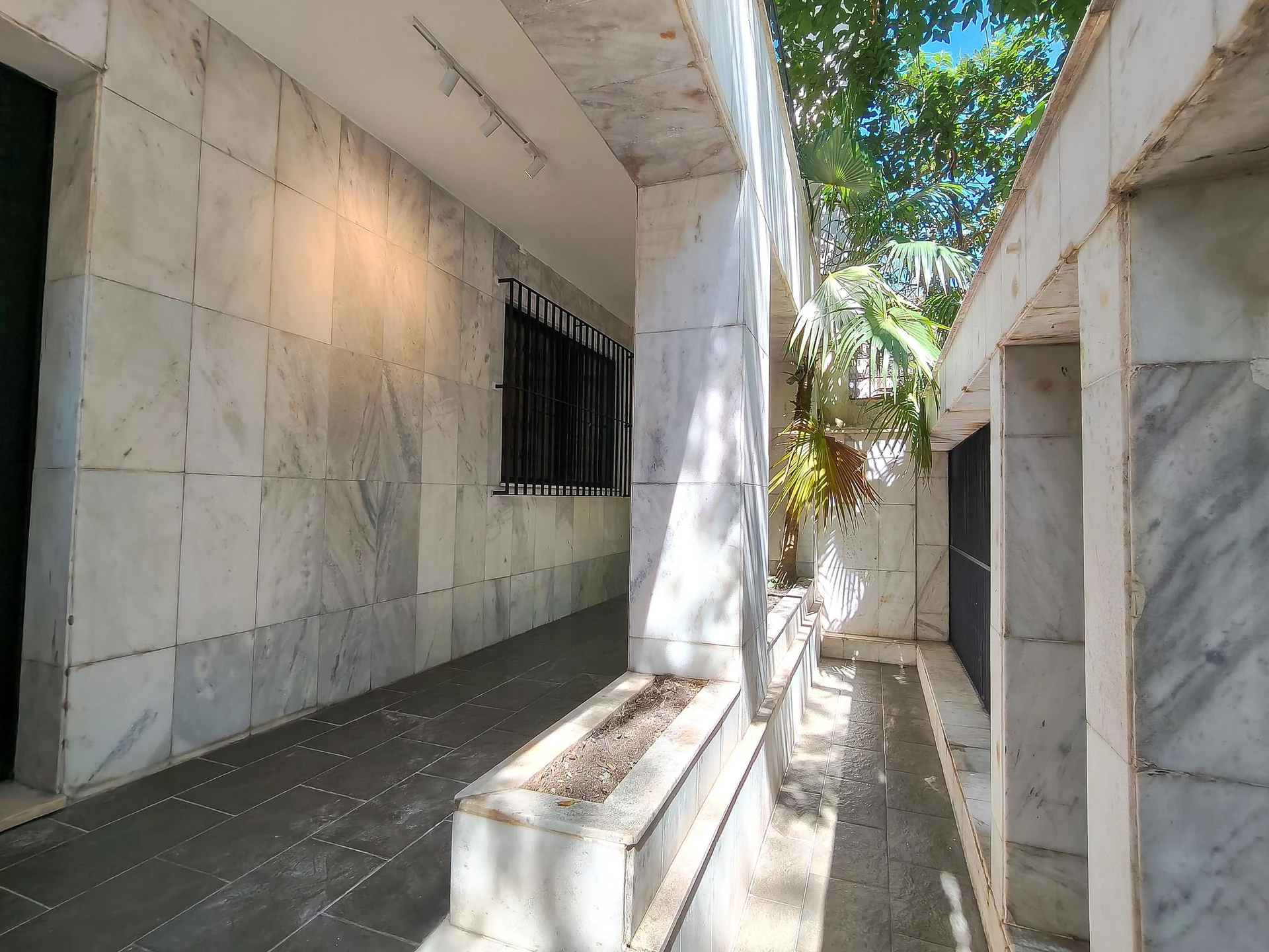 House for rent with 5 bedrooms and 8 bathrooms — photo 50