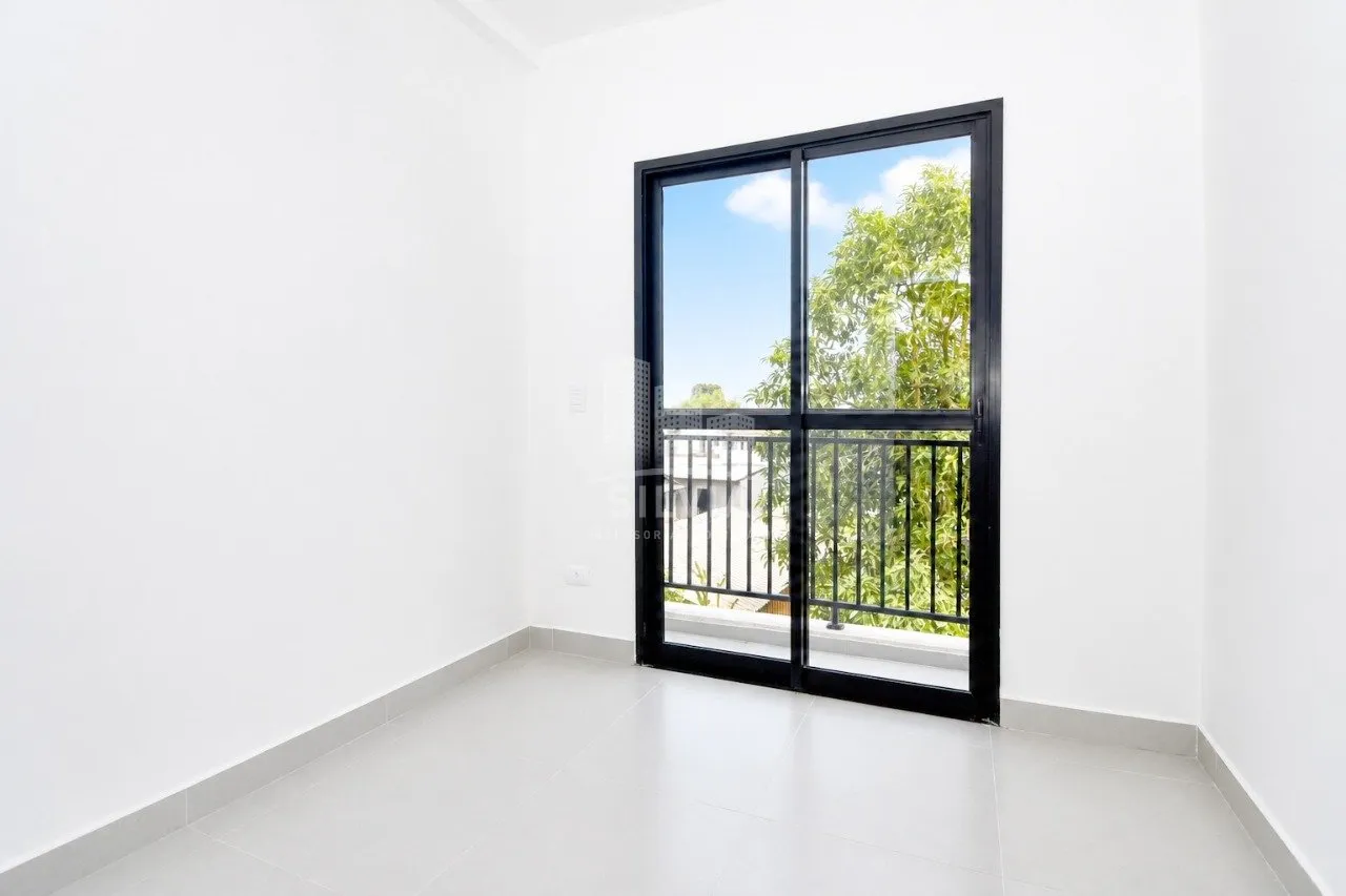 One-bedroom apartment in a building with a coworking space — photo 19
