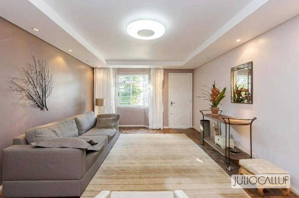 4-bedroom house with a washing machine in Curitiba
