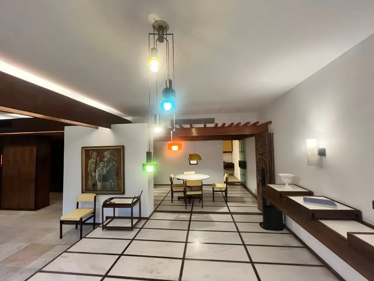 Apartment with a closed-off kitchen and room to work — photo 8