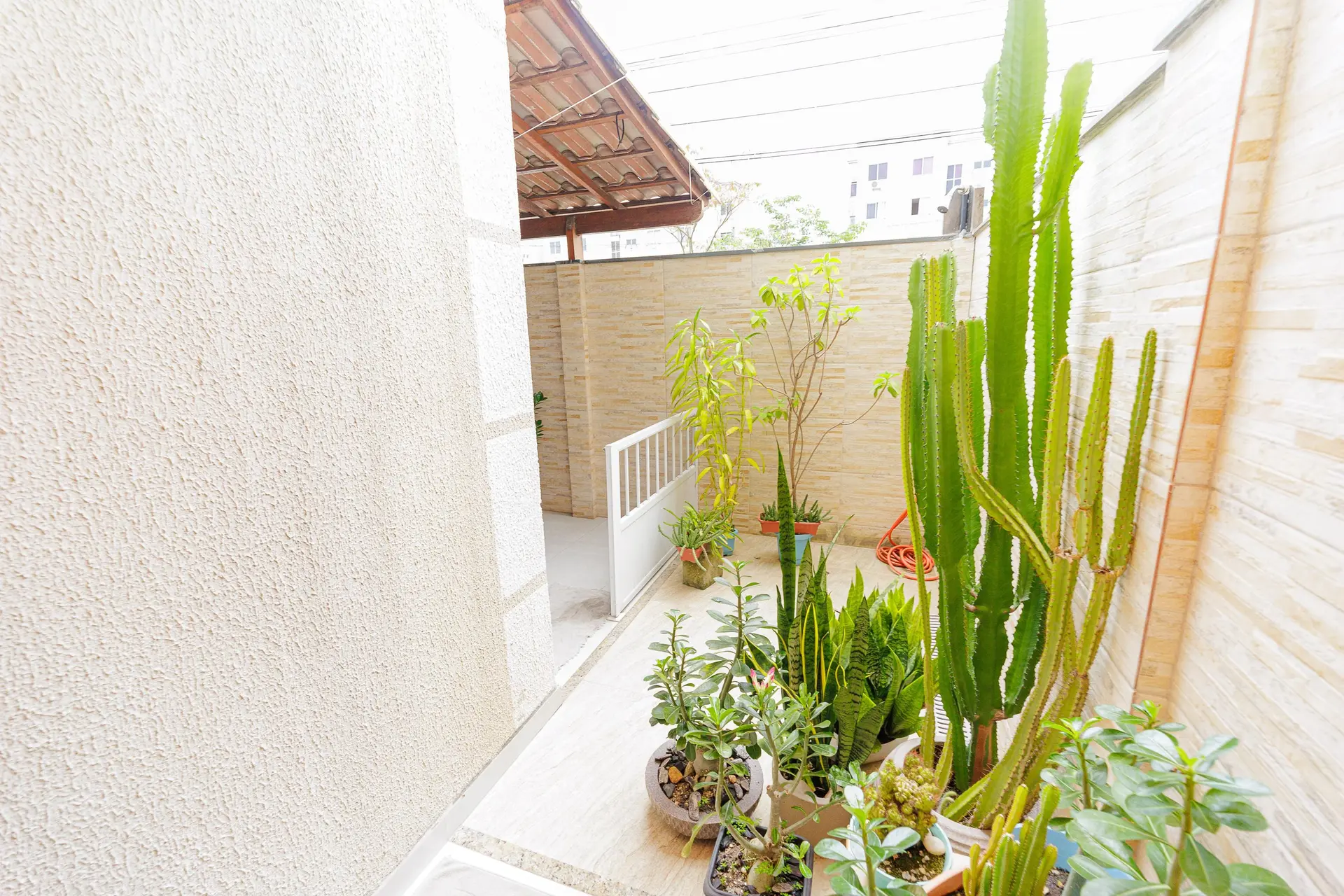 2-bedroom apartment in a building with a pool — photo 4
