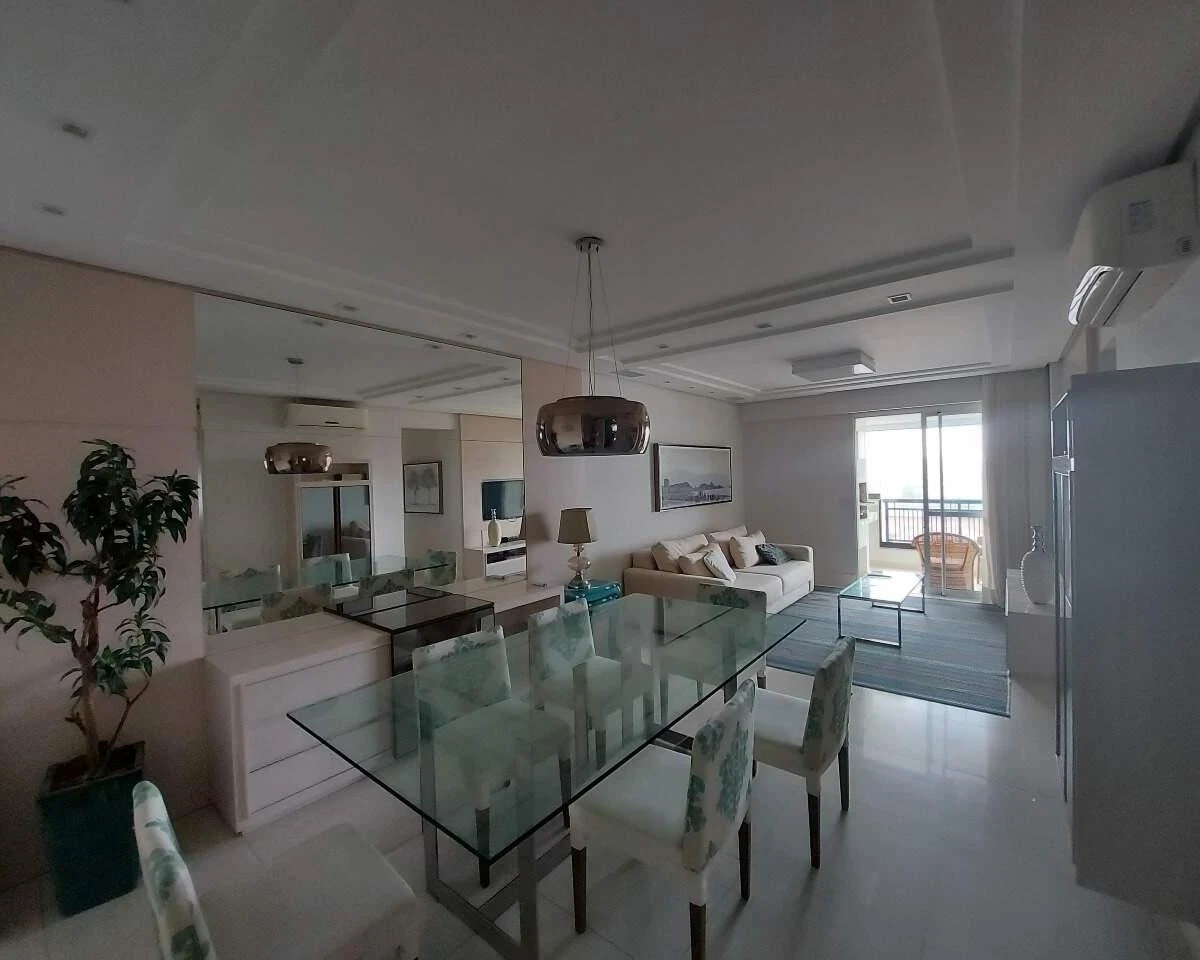 Квартира 149 м² с застеклённым балконом и грилем на балконе — photo 27