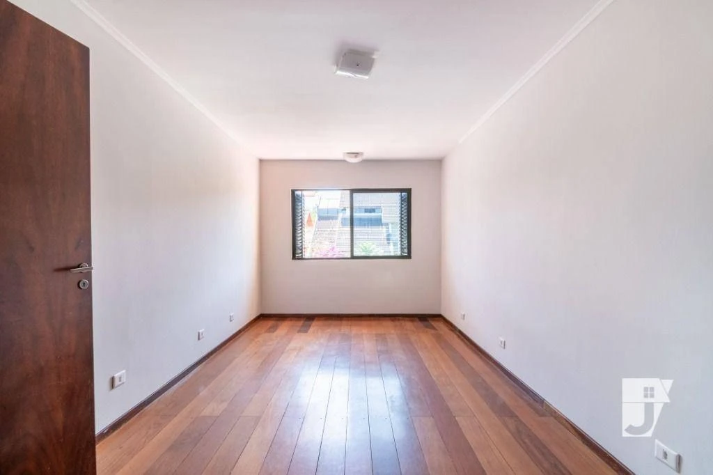 Дом 248 м² со стиральной машиной и застеклённым балконом — photo 8