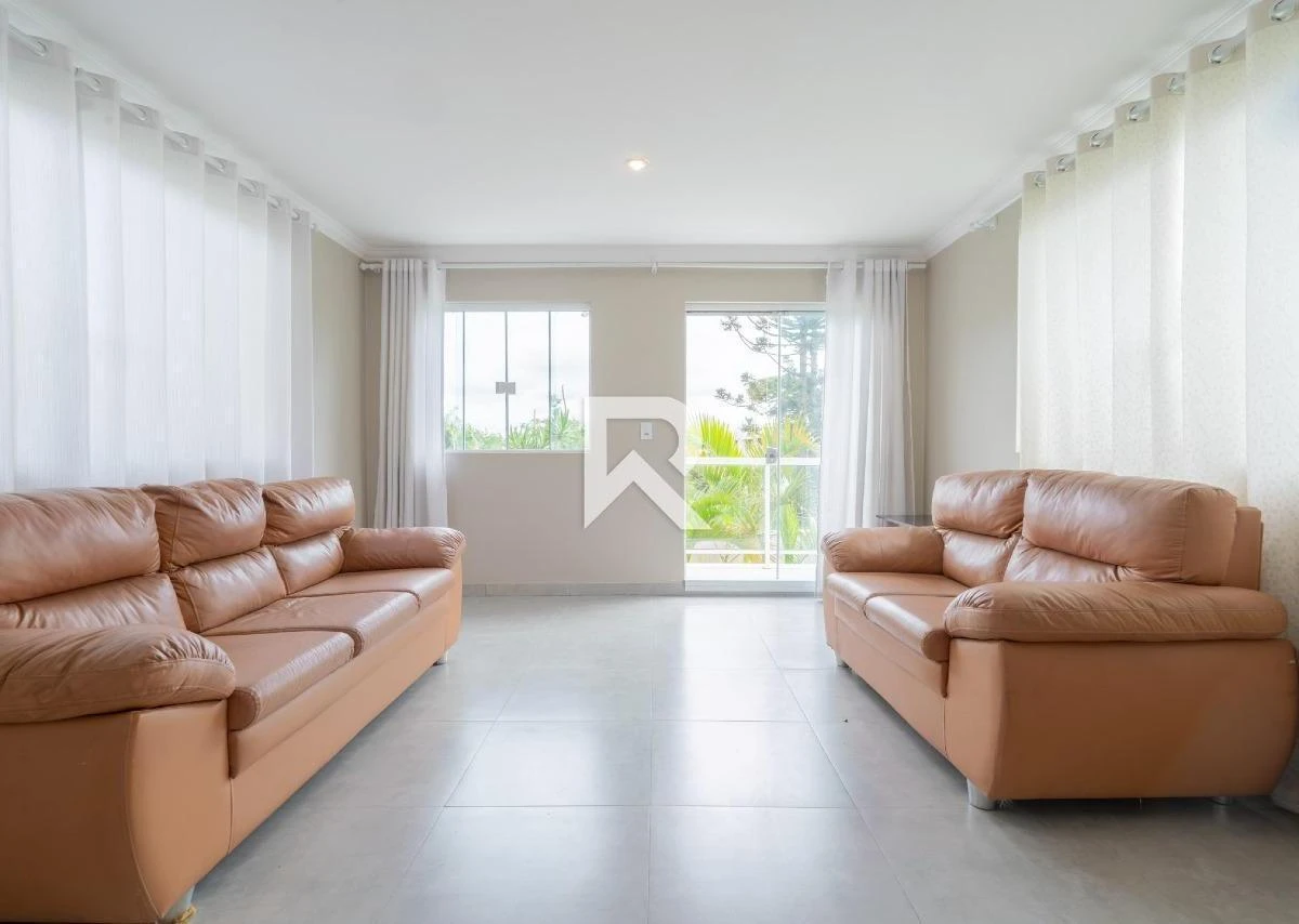 250 m² house with a walk-in closet and a bathtub — photo 22