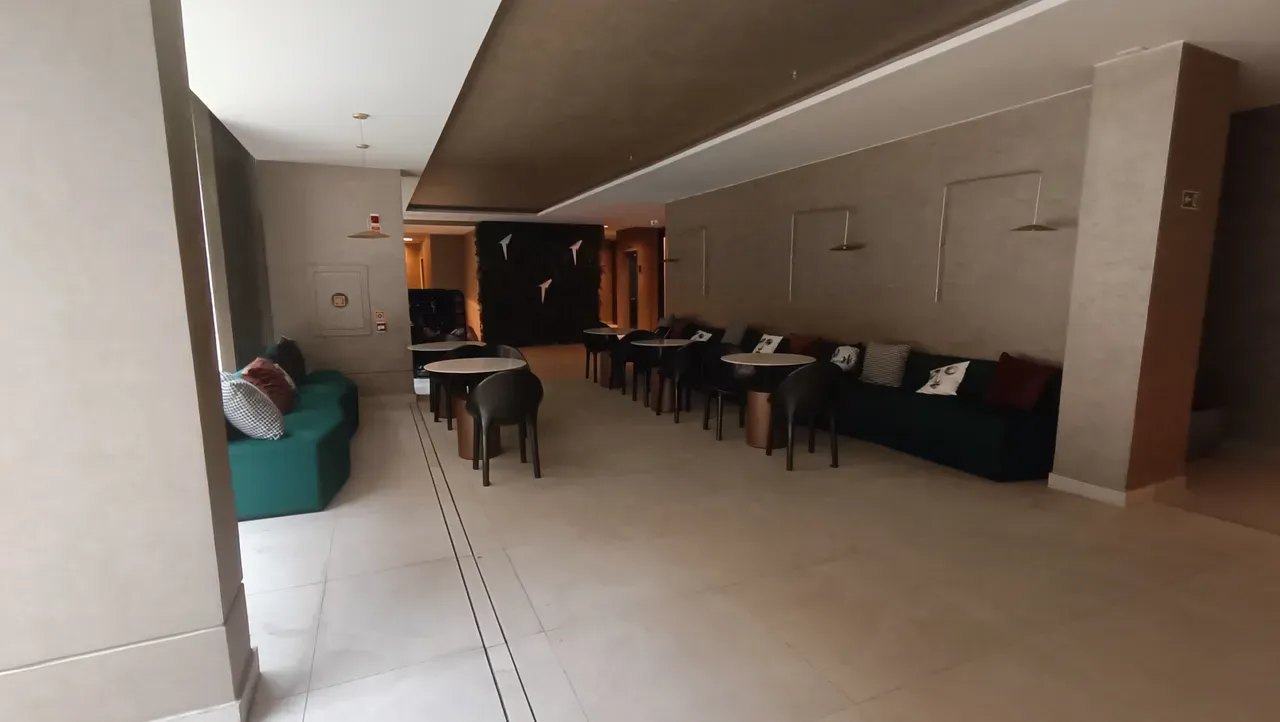 Квартира 73 м² с застеклённым балконом и видом на горы — photo 48