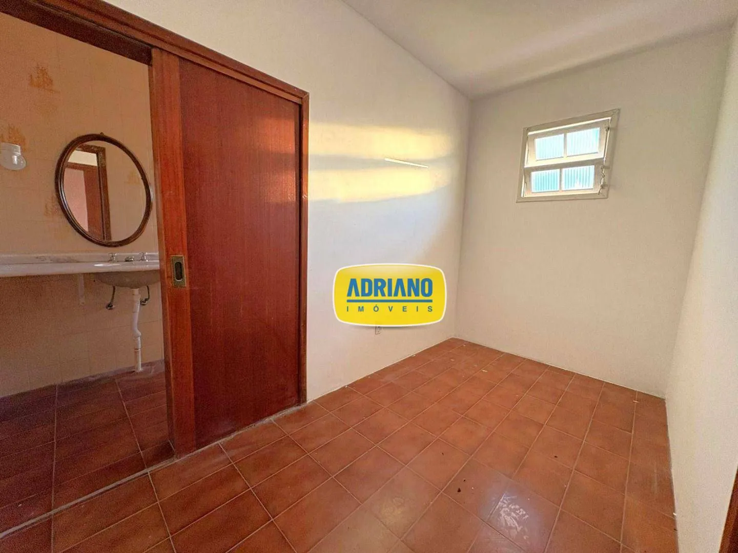 House with 5 bedrooms and 4 parking spaces, 400 m² — photo 21